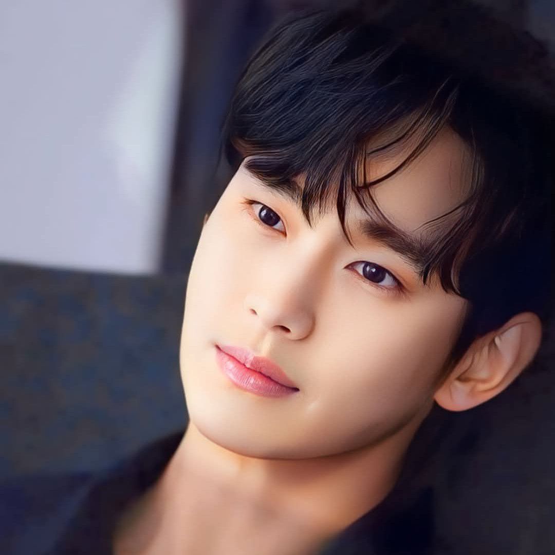 Recent activity shot of Kim Soohyun