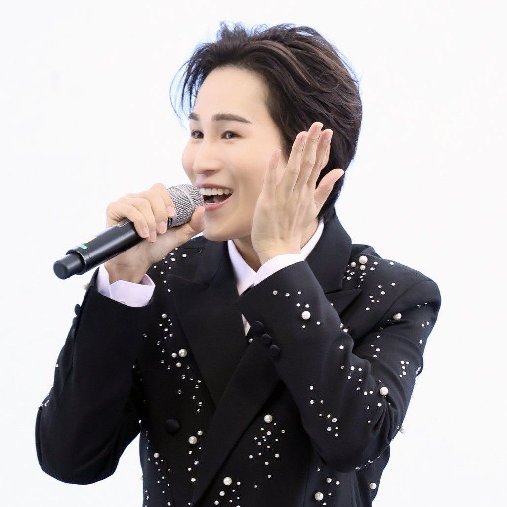 粉丝拍下的金熙栽瞬间