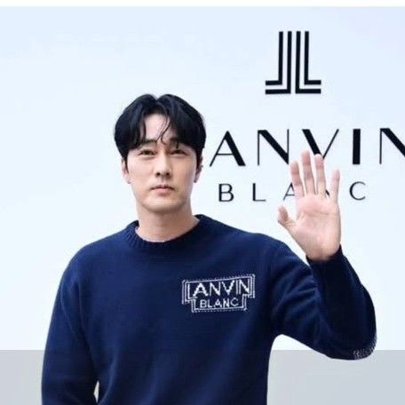 Behind-the-scenes cut of So Jisub