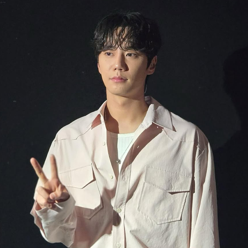 Behind-the-scenes cut of Lee Junyoung