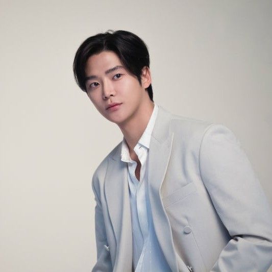 로운의 최신 사진
