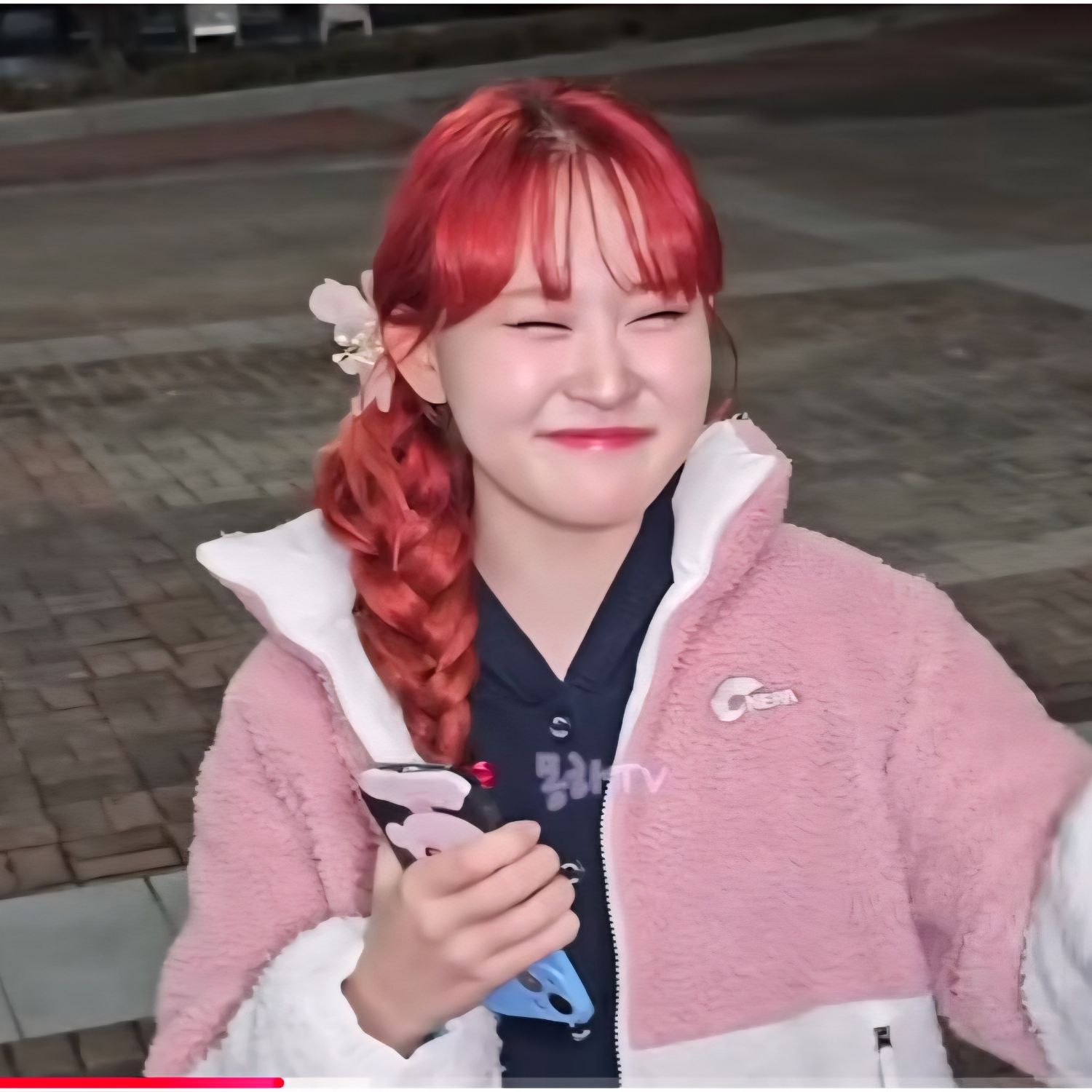 Behind-the-scenes cut of Kim Dahyun