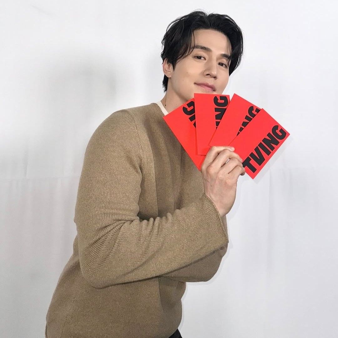 Behind-the-scenes cut of Lee Dongwook