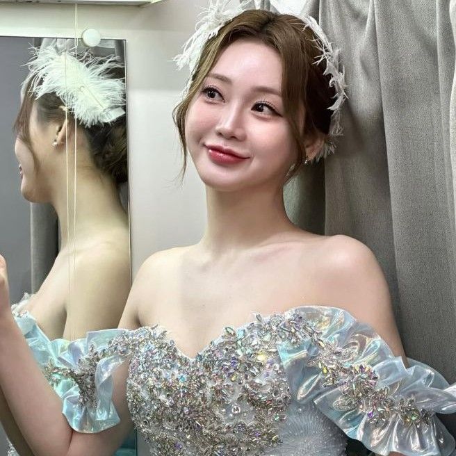 Behind-the-scenes cut of Hong Jiyoon