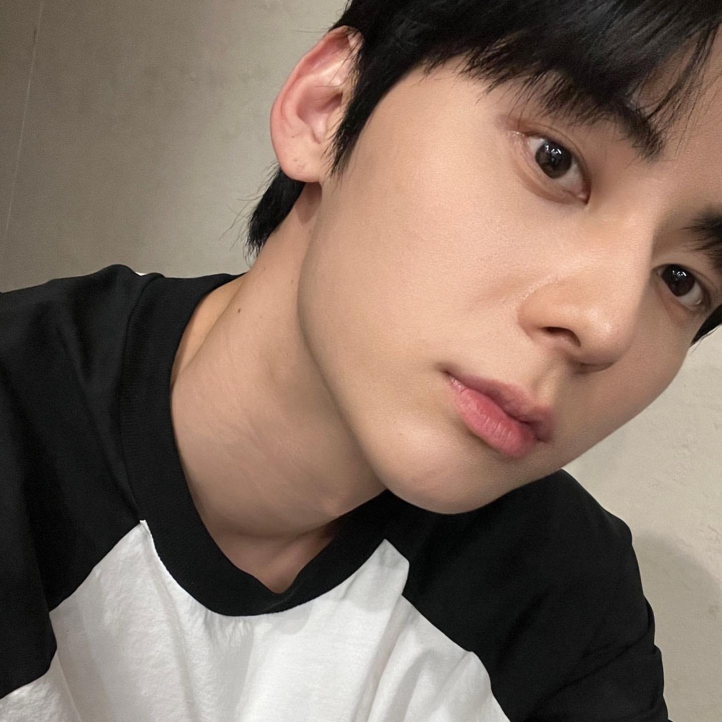 Behind-the-scenes cut of Hwang Minhyun