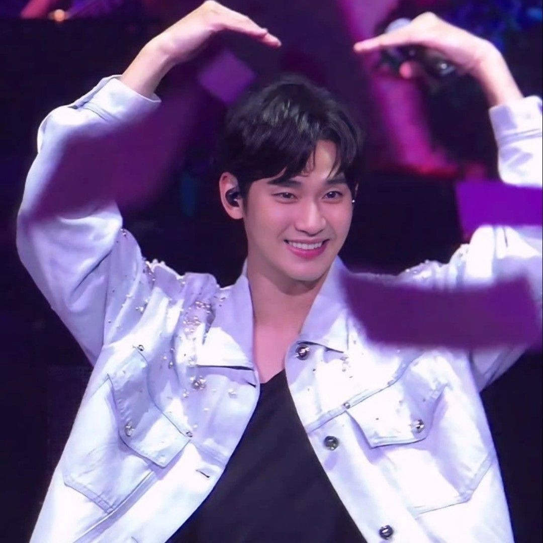 A moment captured by a fan of Kim Soohyun