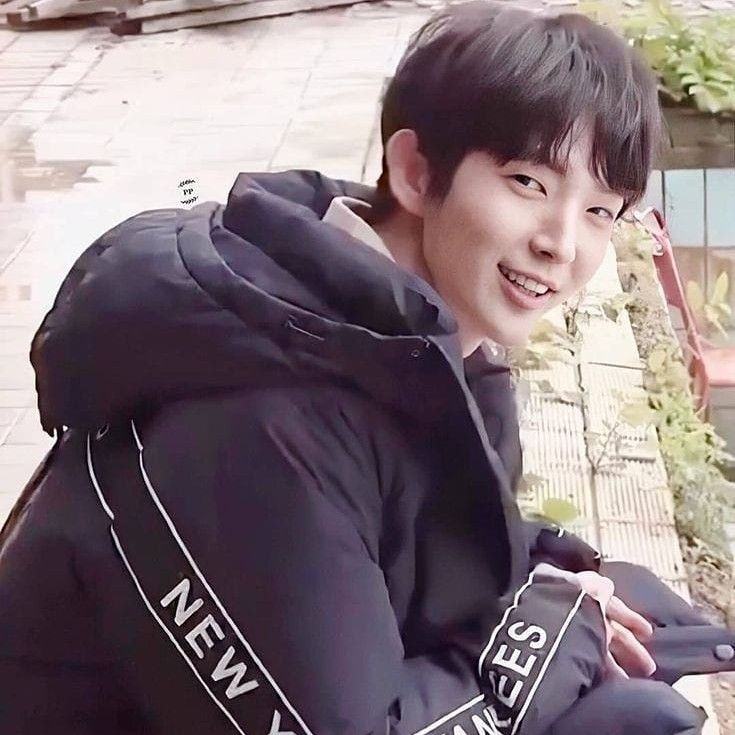 Behind-the-scenes cut of Lee Joongi