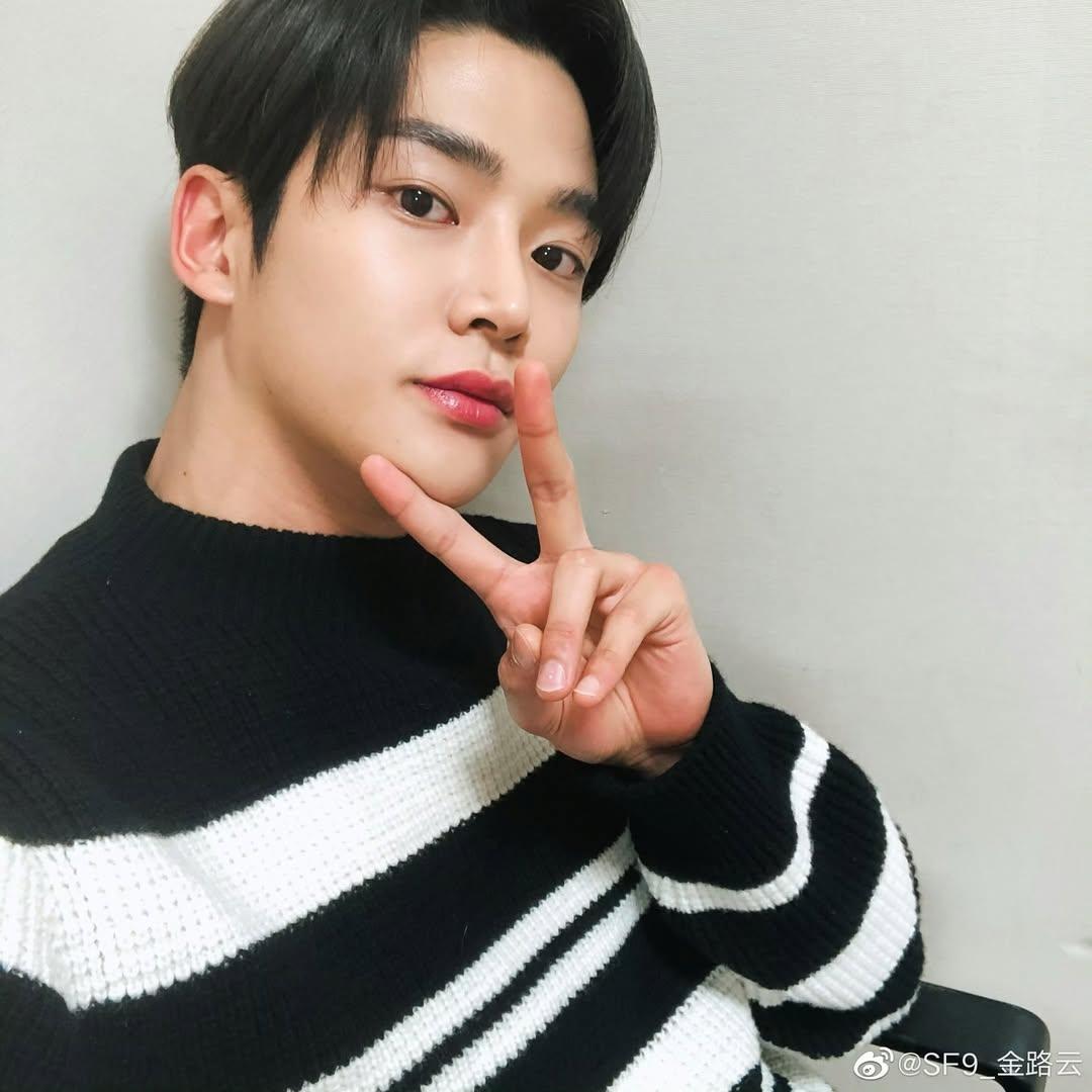 Foto kegiatan terbaru dari Rowoon