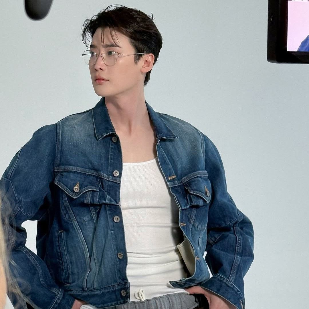 Recent activity shot of Lee Jongsuk