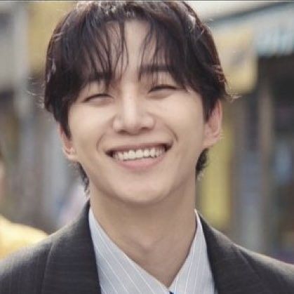 イ・ジュノの最近の活動ショット