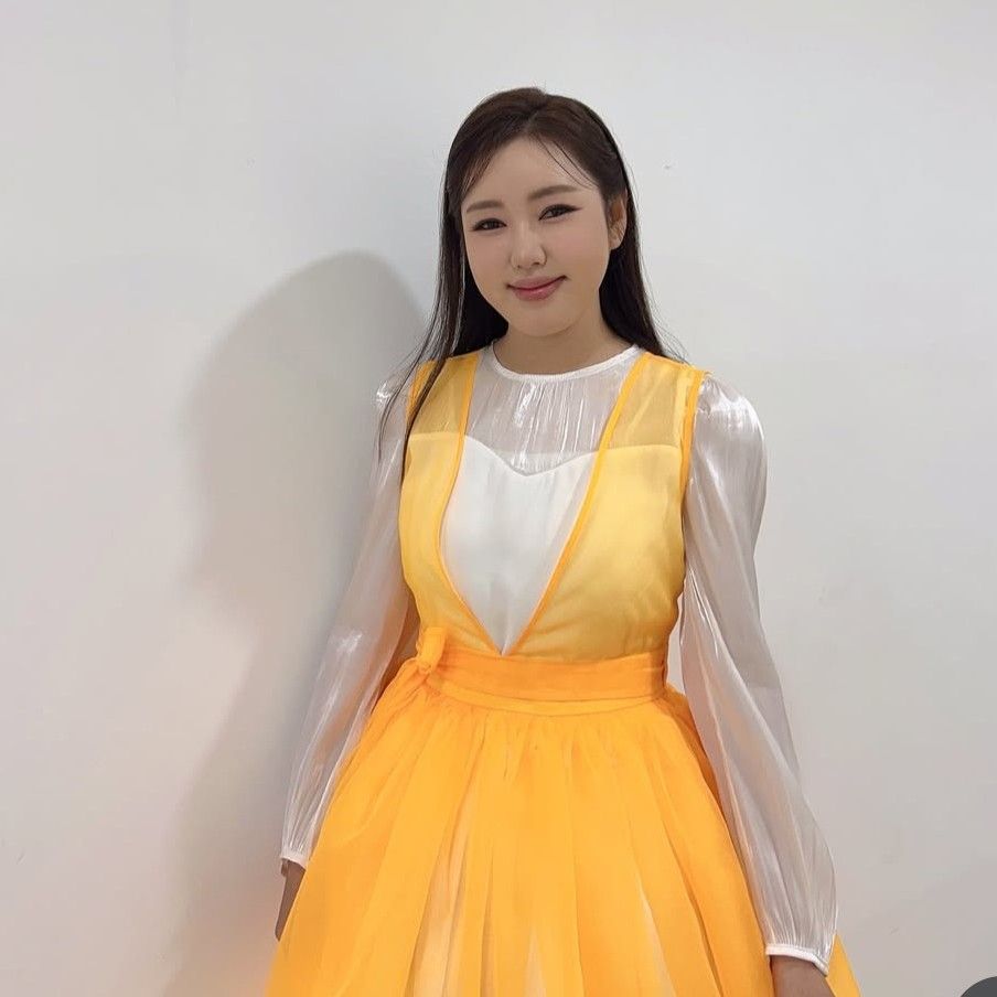 Foto terbaru dari Song Gain