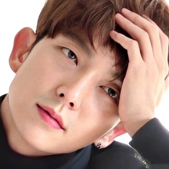 Behind-the-scenes cut of Lee Joongi