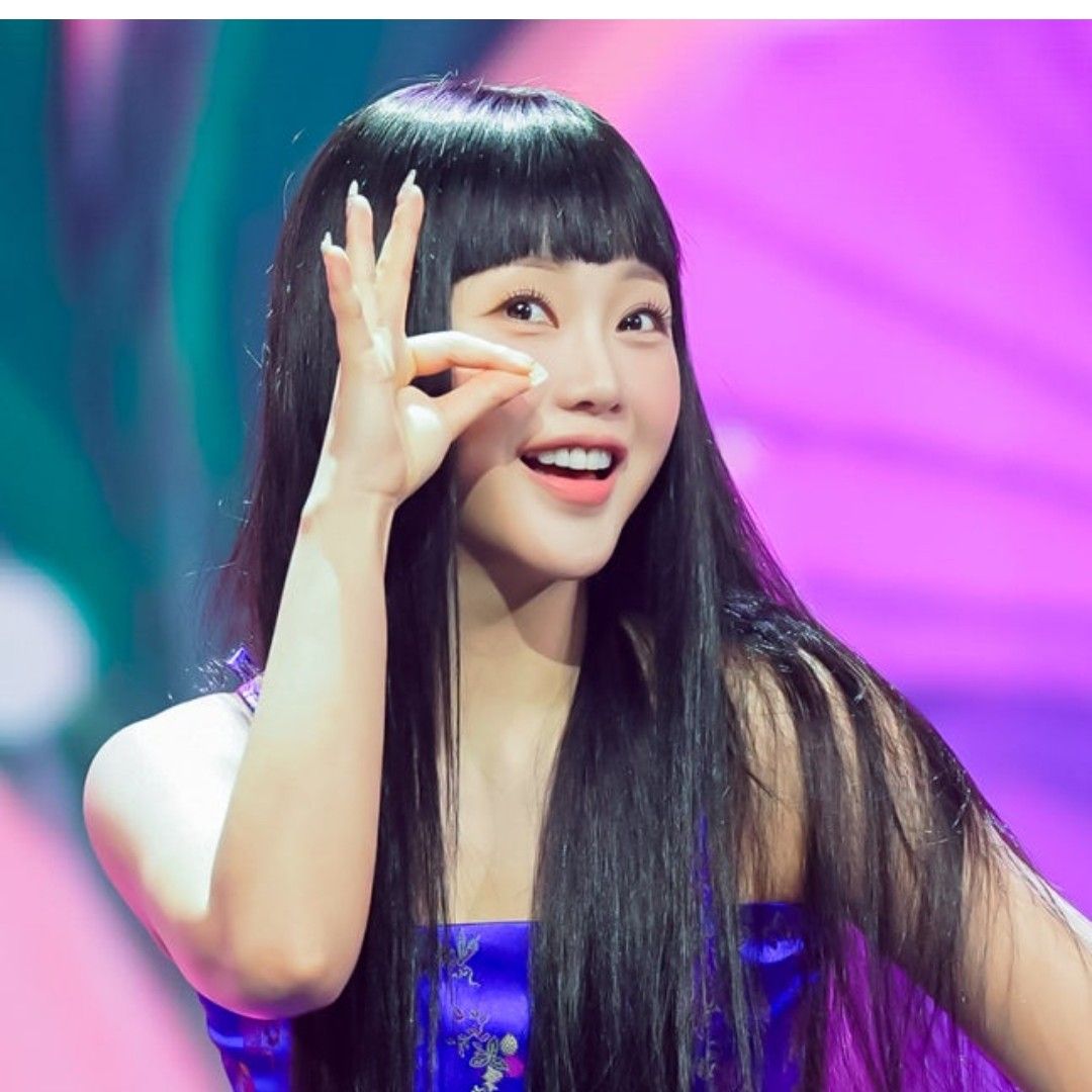 Behind-the-scenes cut of Hong Jiyoon