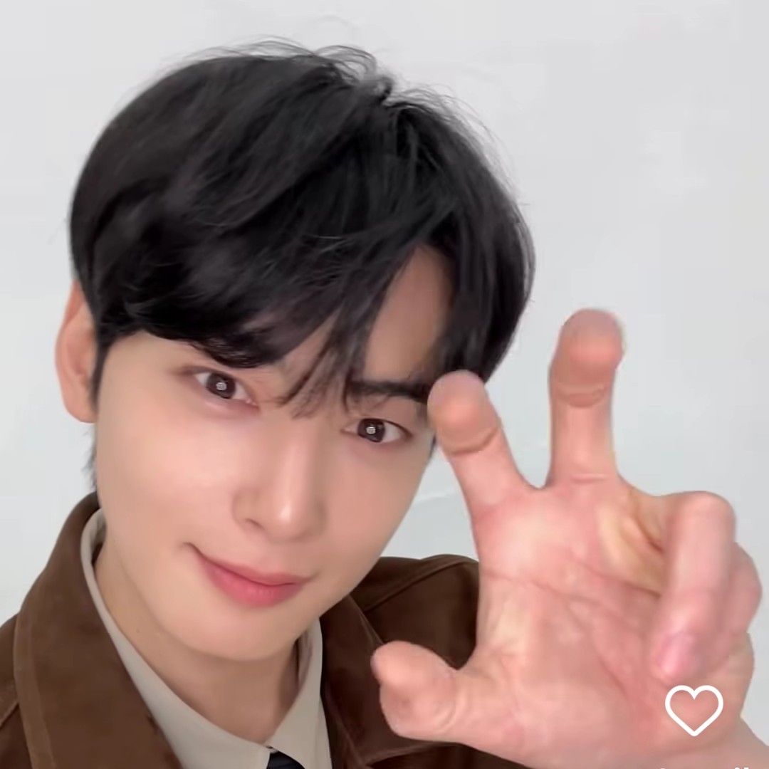 Latest photo of Cha Eunwoo