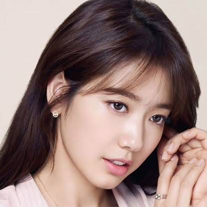 Behind-the-scenes cut of Park Shinhye