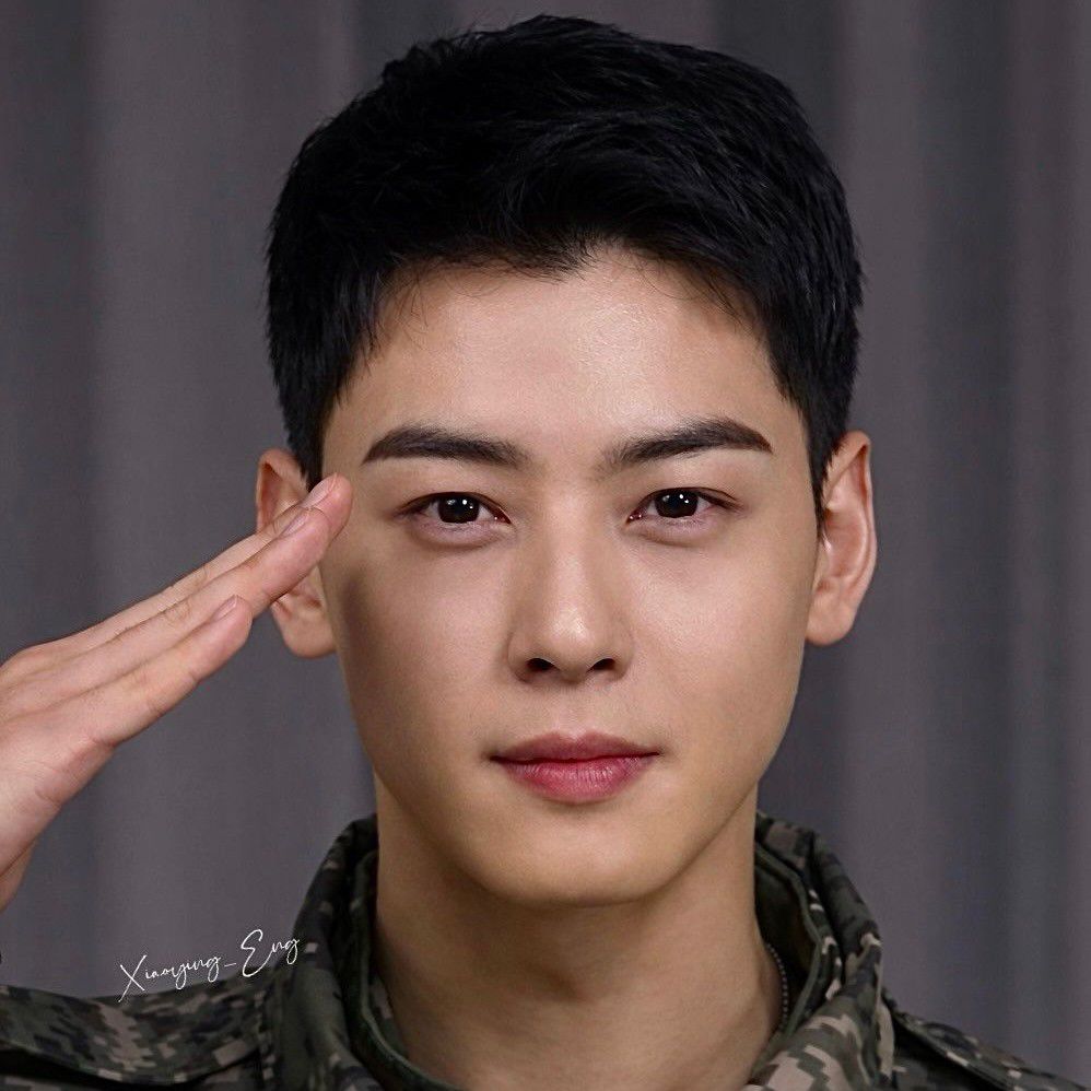 Behind-the-scenes cut of Cha Eunwoo