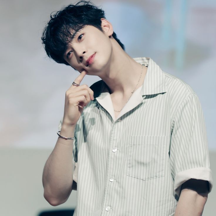 Cuplikan di balik layar dari Cha Eunwoo