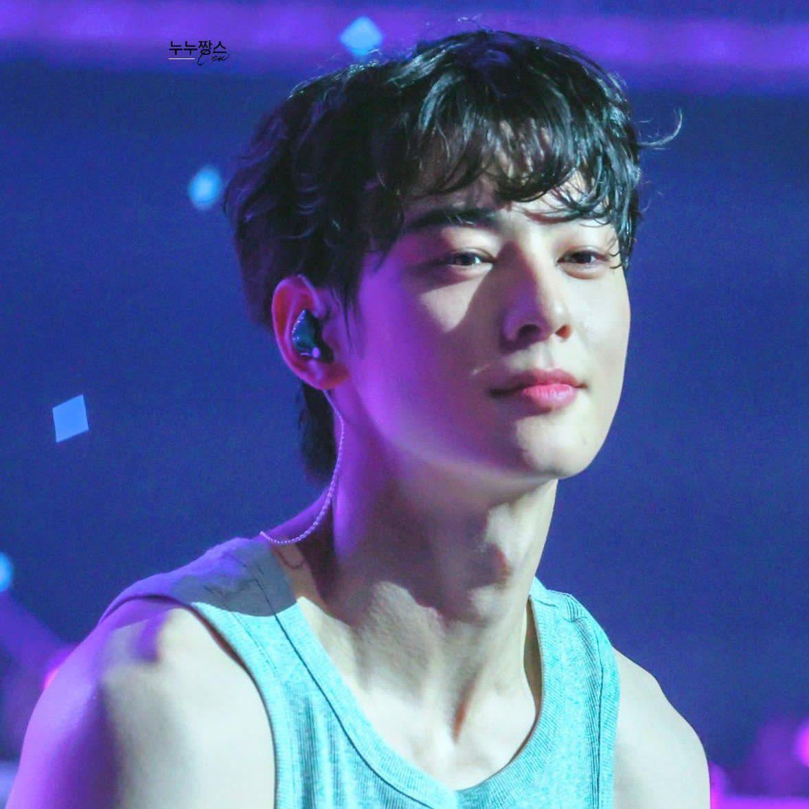 Latest photo of Cha Eunwoo