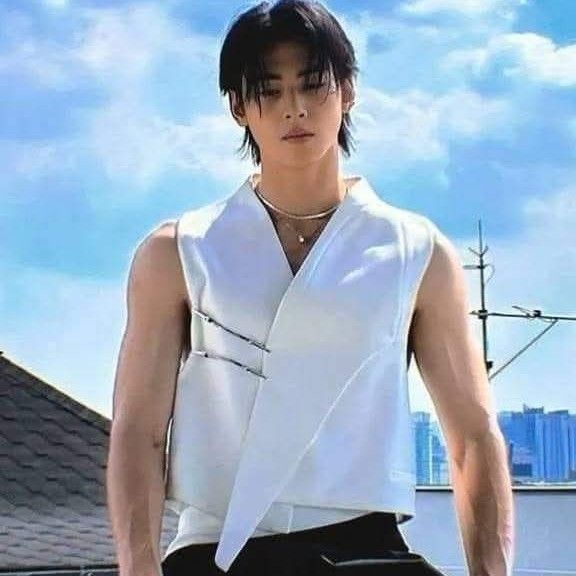 Latest photo of Cha Eunwoo