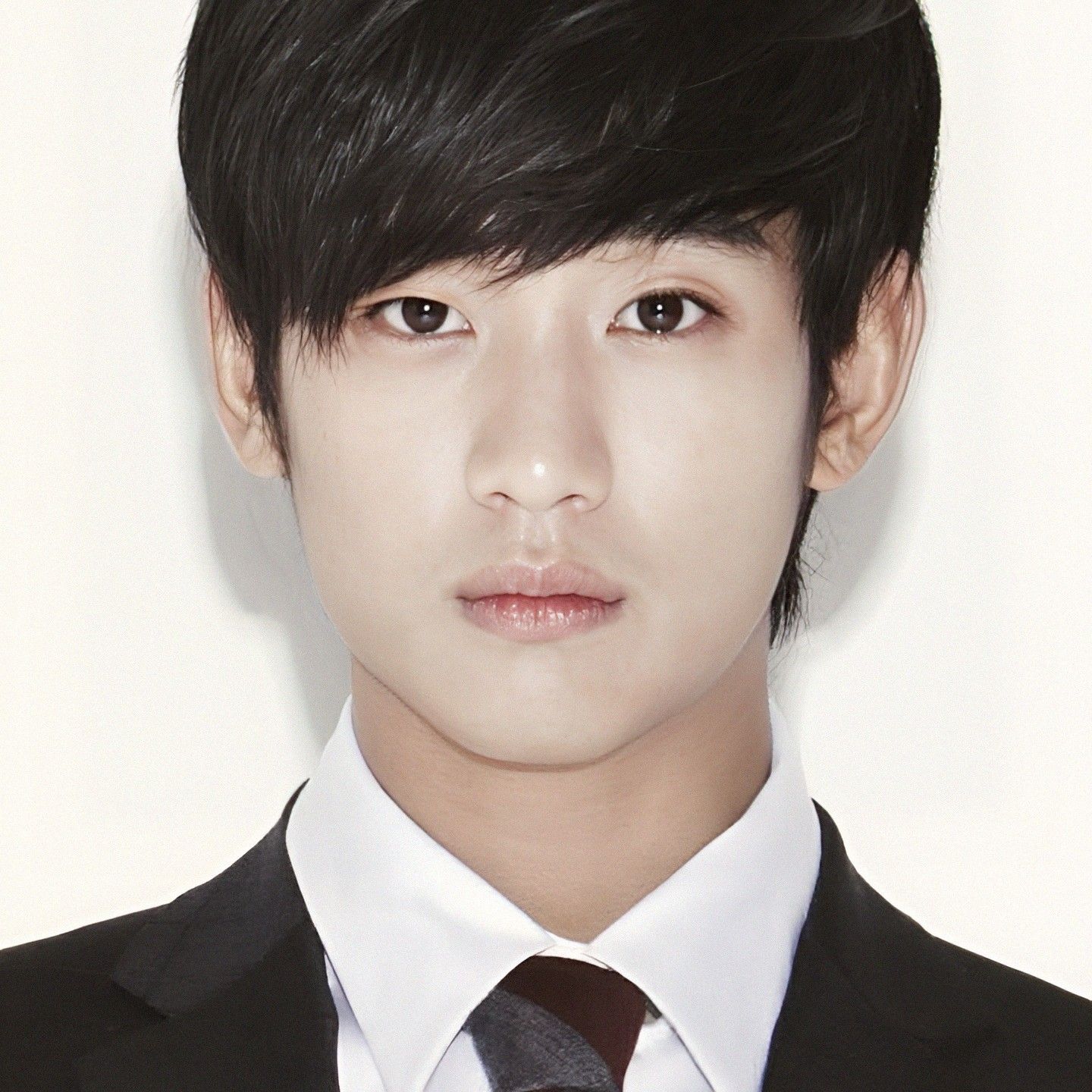 金秀贤的最新照片