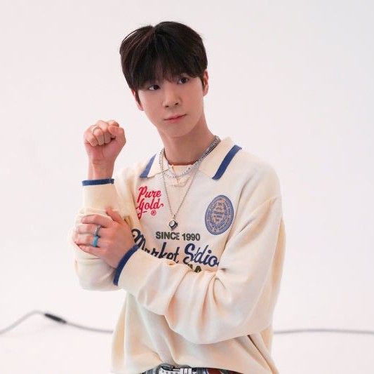 Behind-the-scenes cut of Jeong Dongwon