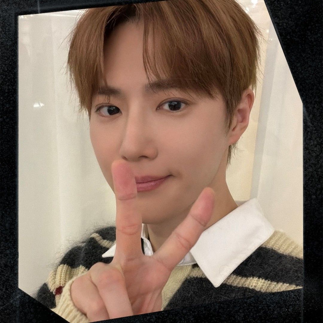 A moment captured by a fan of Suho