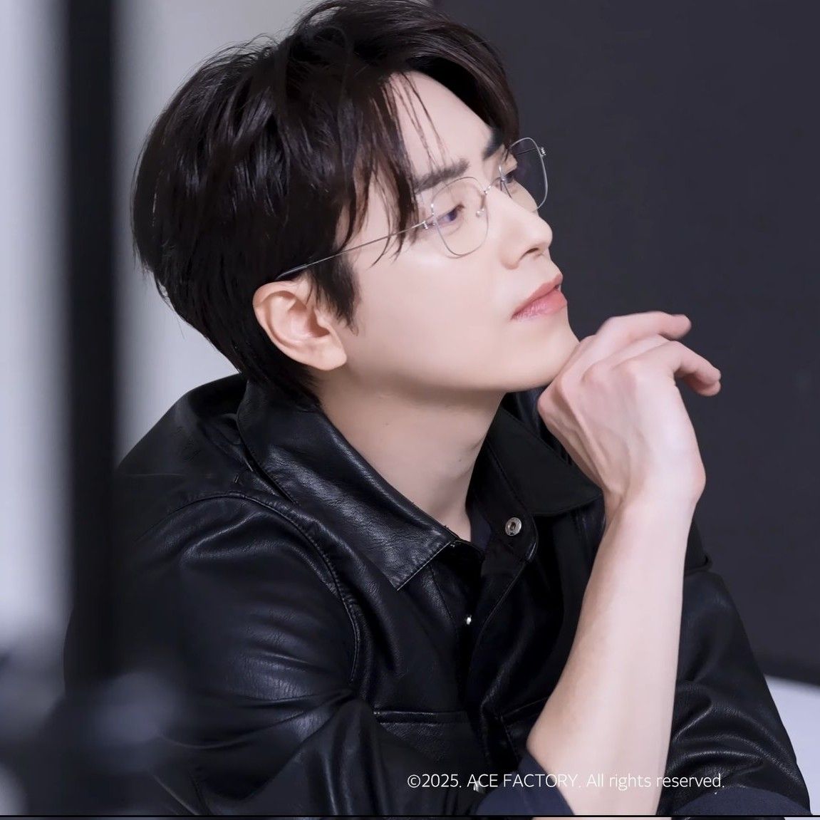 Behind-the-scenes cut of Lee Joonhyuk