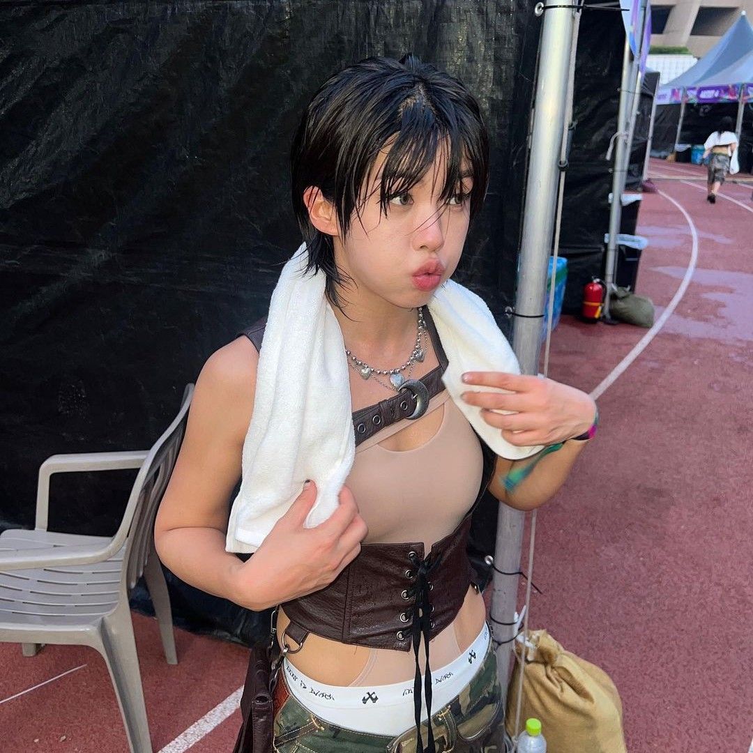 Behind-the-scenes cut of Aiki