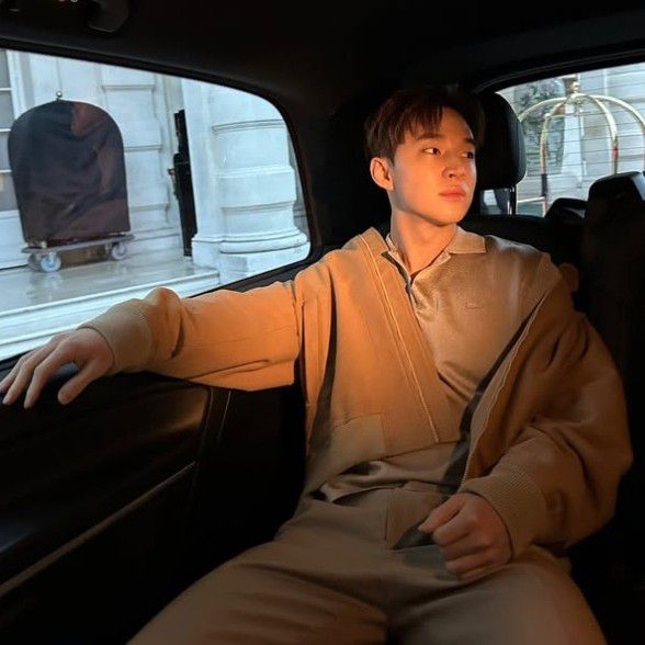 A moment captured by a fan of Henry