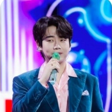 Foto terbaru dari Hwang Youngwoong