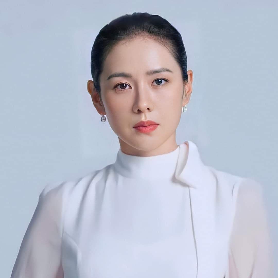Behind-the-scenes cut of Son Yejin