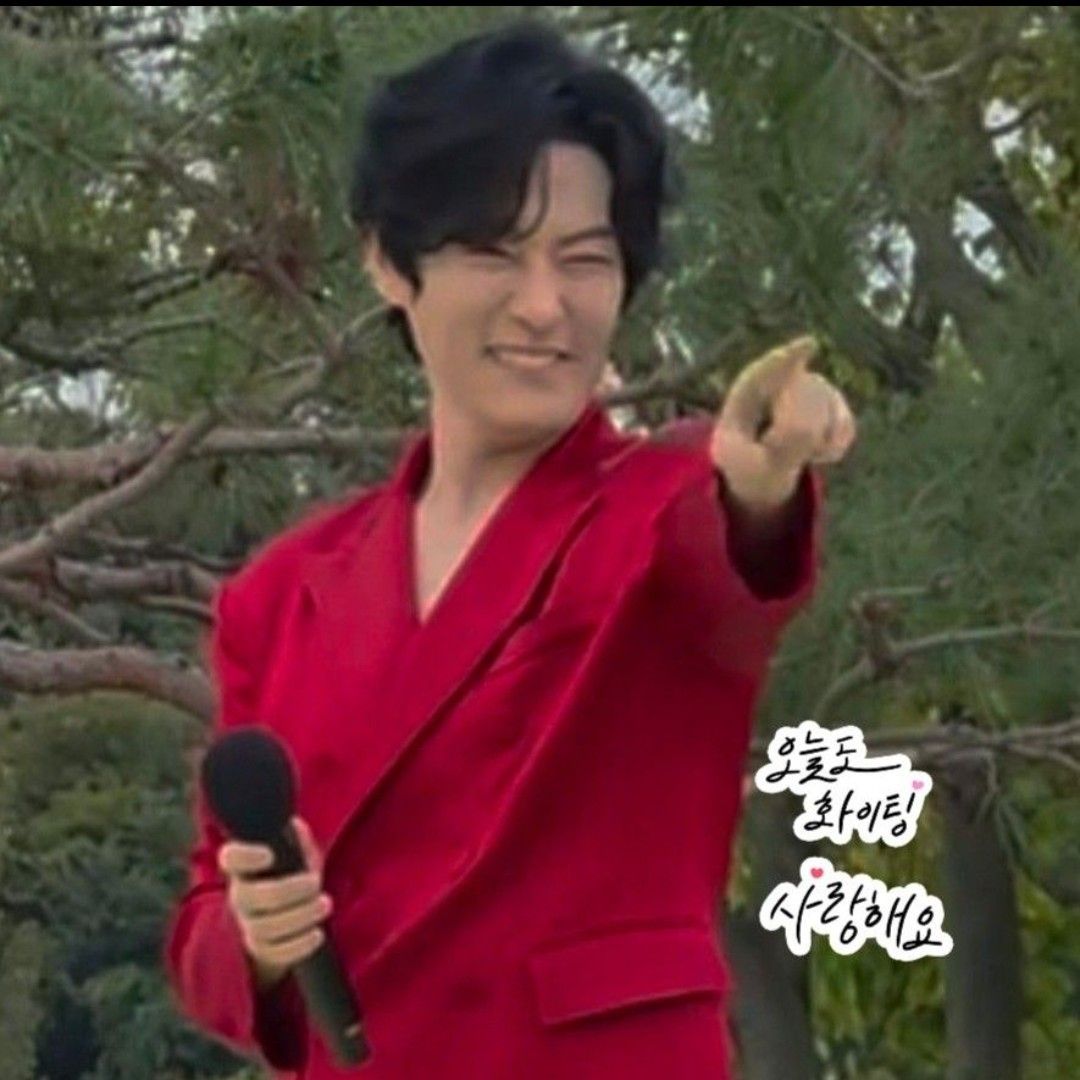 A moment captured by a fan of Kang Moonkyung