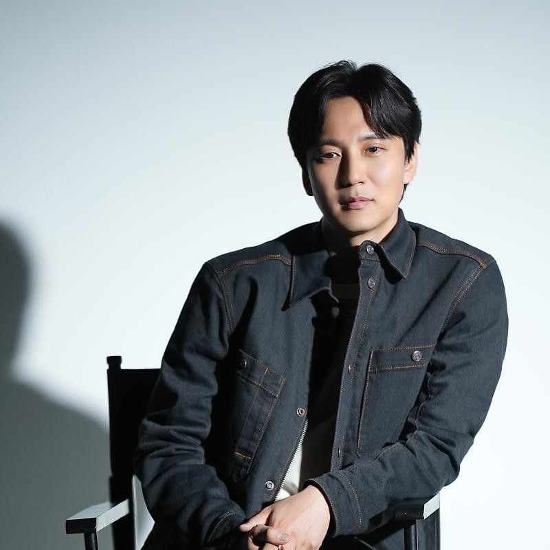 Behind-the-scenes cut of Kim Namgil