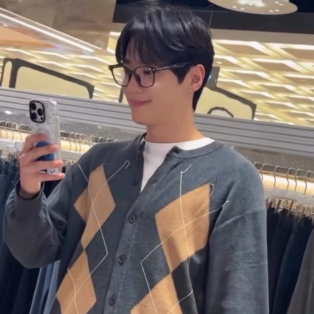 Recent activity shot of Lee Junyoung