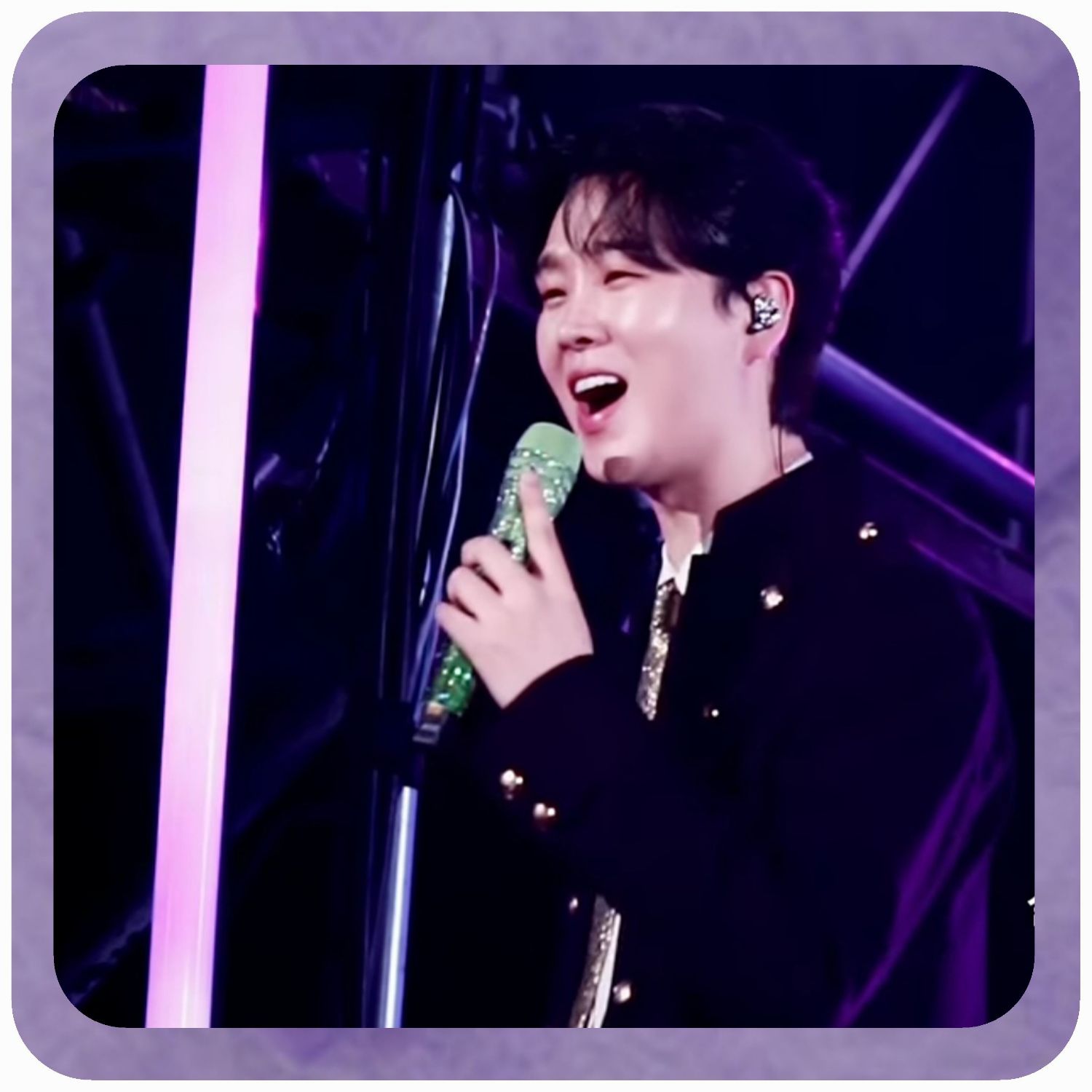 A moment captured by a fan of Song Minjun