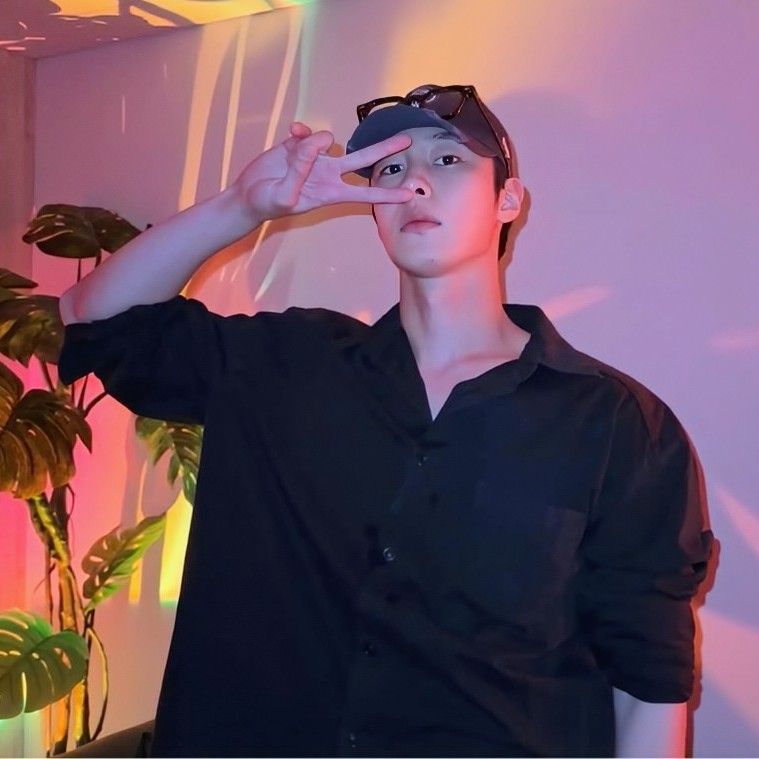 A moment captured by a fan of Lee Jaewook