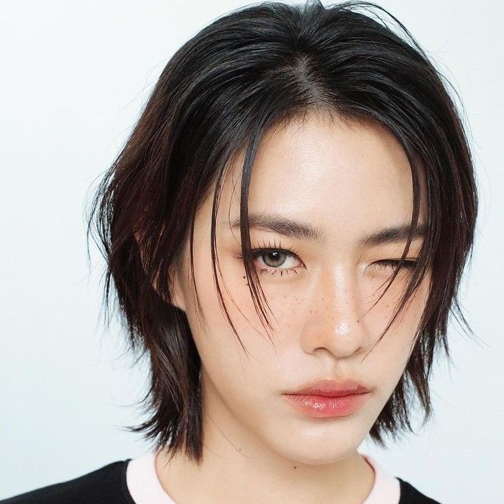 Behind-the-scenes cut of Emi Thasorn Klinnium