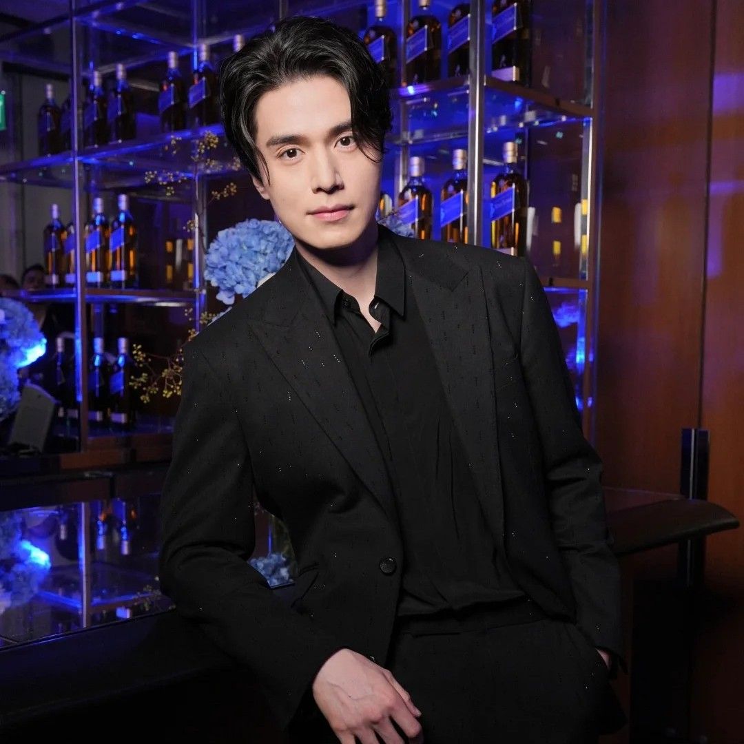 Behind-the-scenes cut of Lee Dongwook