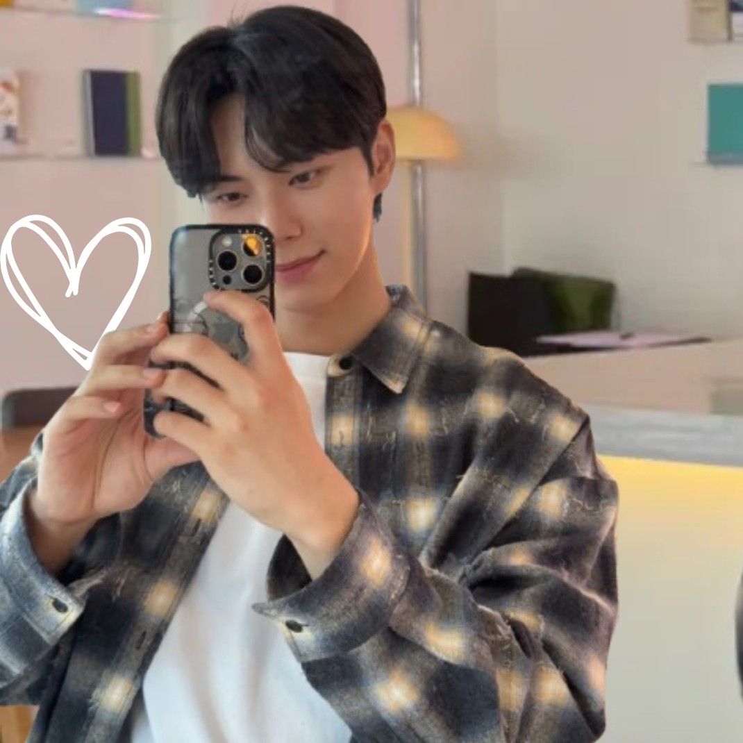 Latest photo of Lee Chaemin