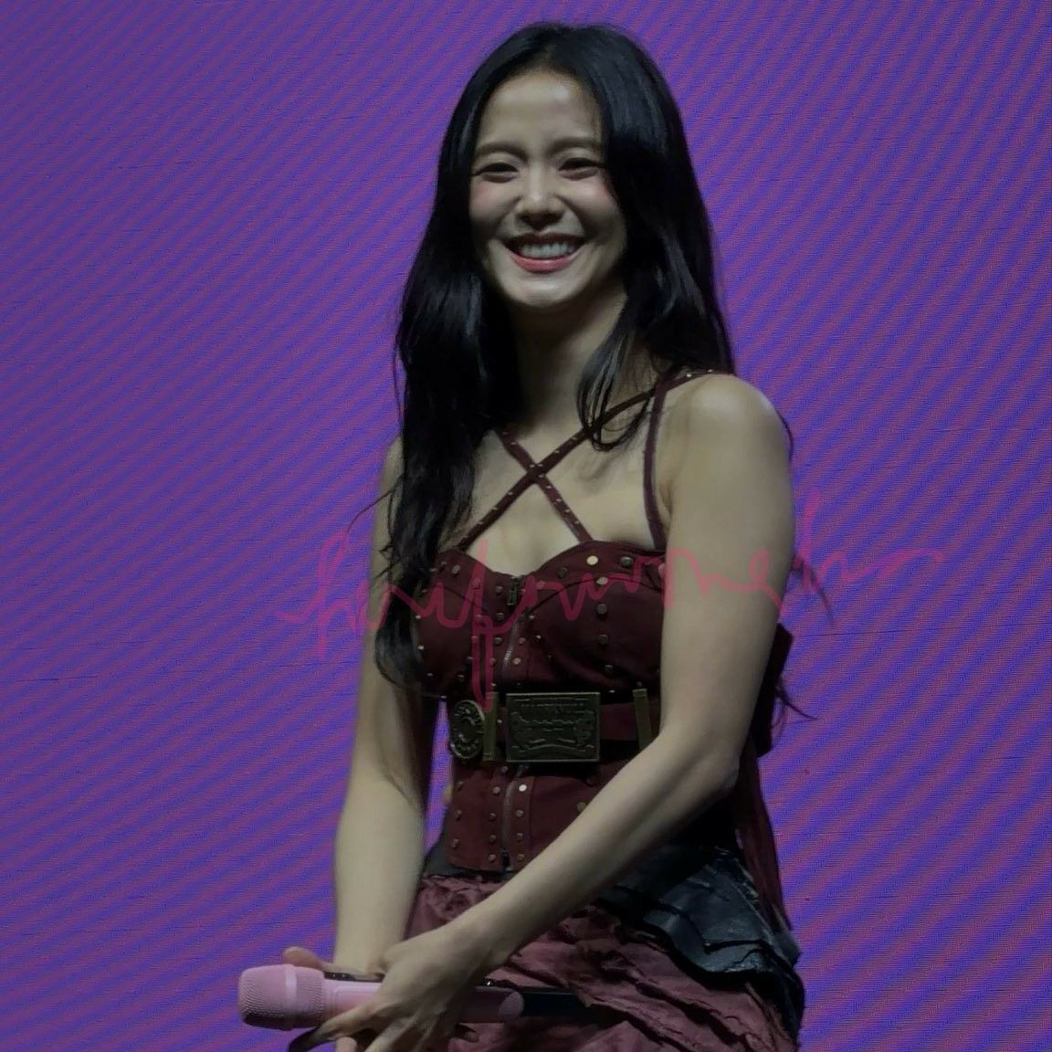 Behind-the-scenes cut of Jisoo (1995)