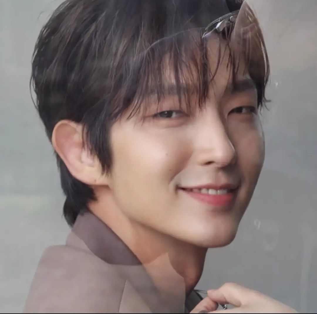 A moment captured by a fan of Lee Joongi