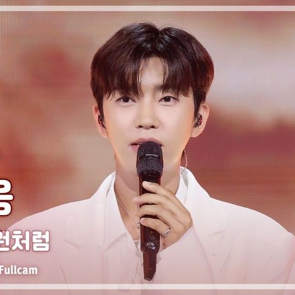 Behind-the-scenes cut of Lim Youngwoong
