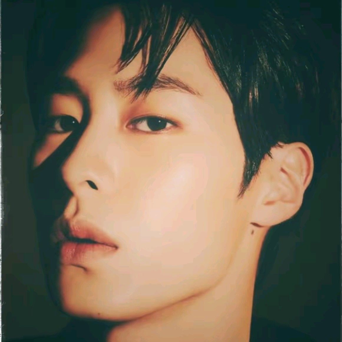 Behind-the-scenes cut of Lee Jaewook