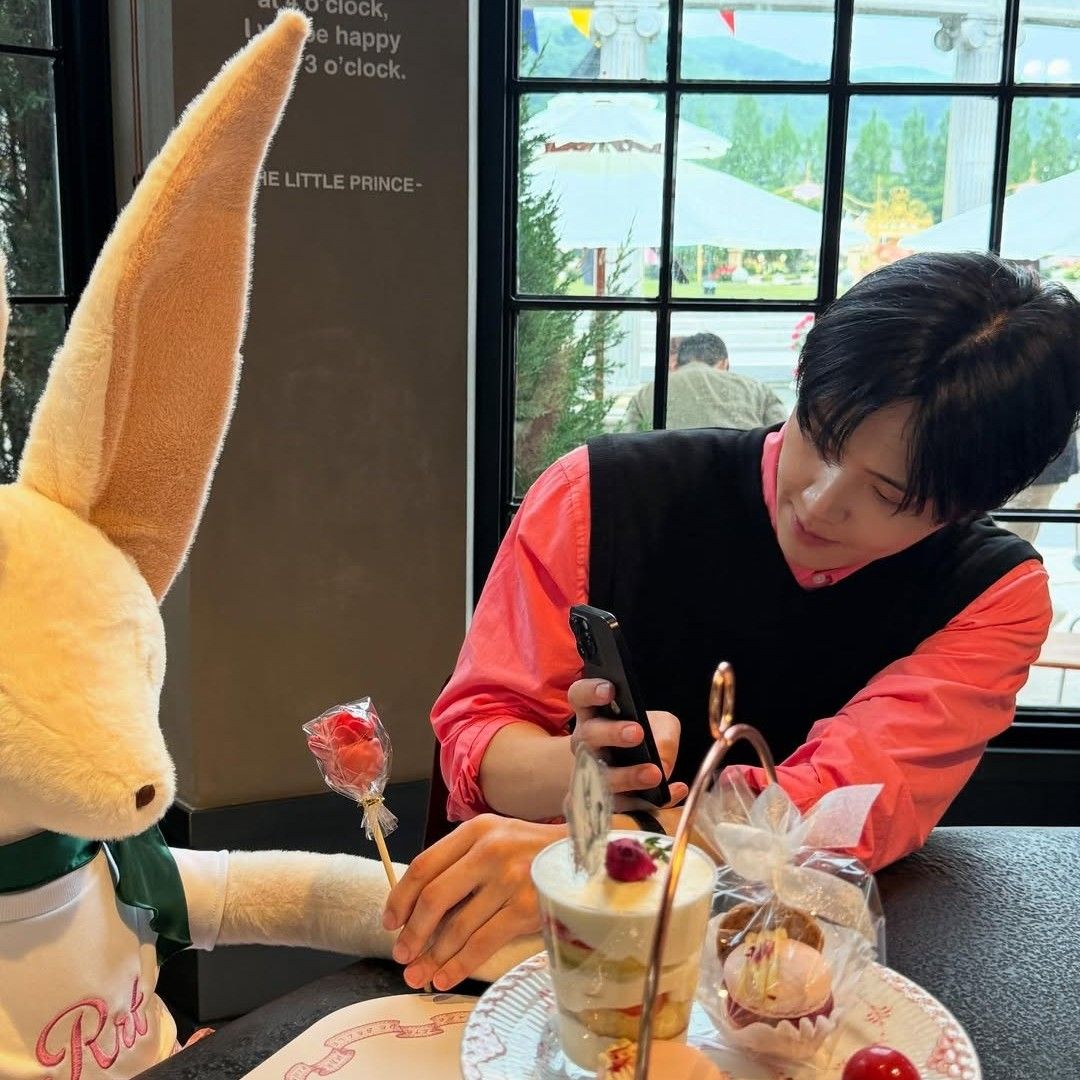 Behind-the-scenes cut of Kim Seonho