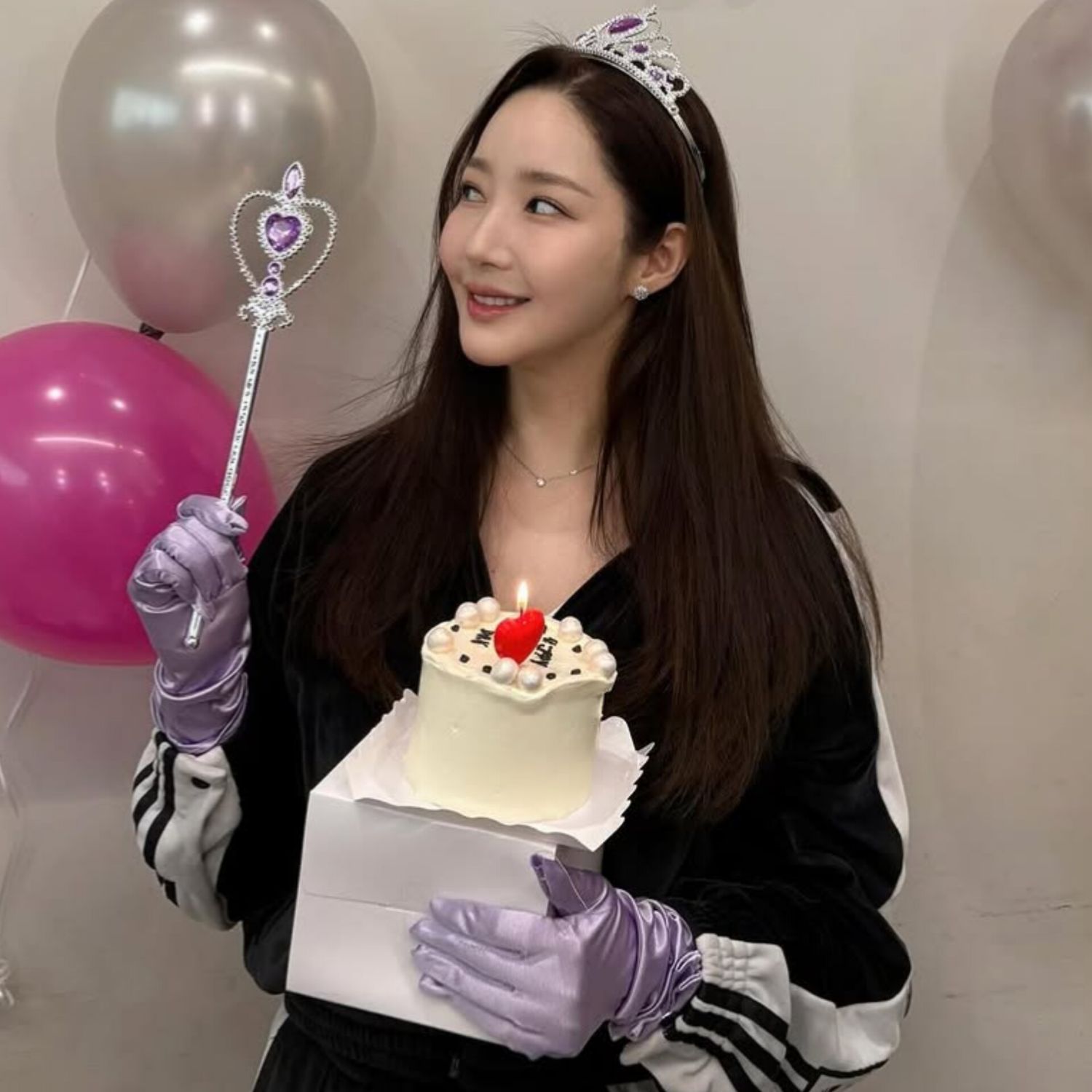 Behind-the-scenes cut of Park Minyoung