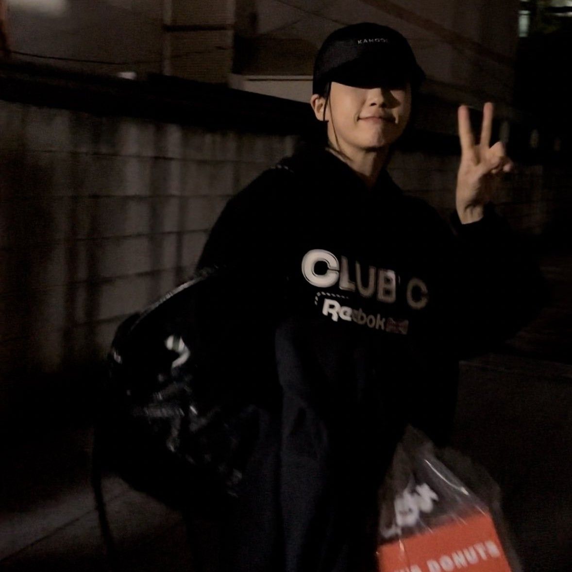 Behind-the-scenes cut of Aiki