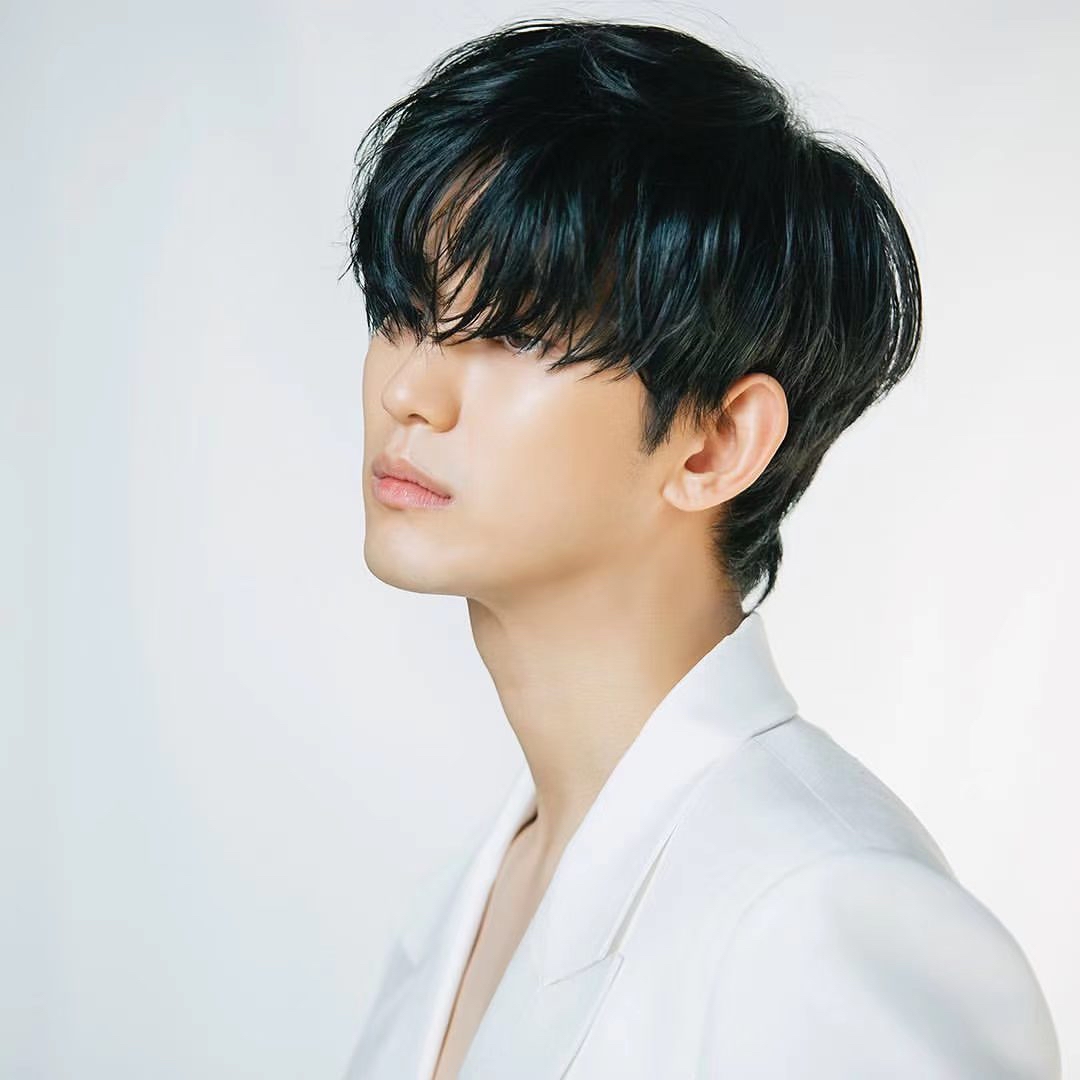 粉絲拍下的金秀賢瞬間