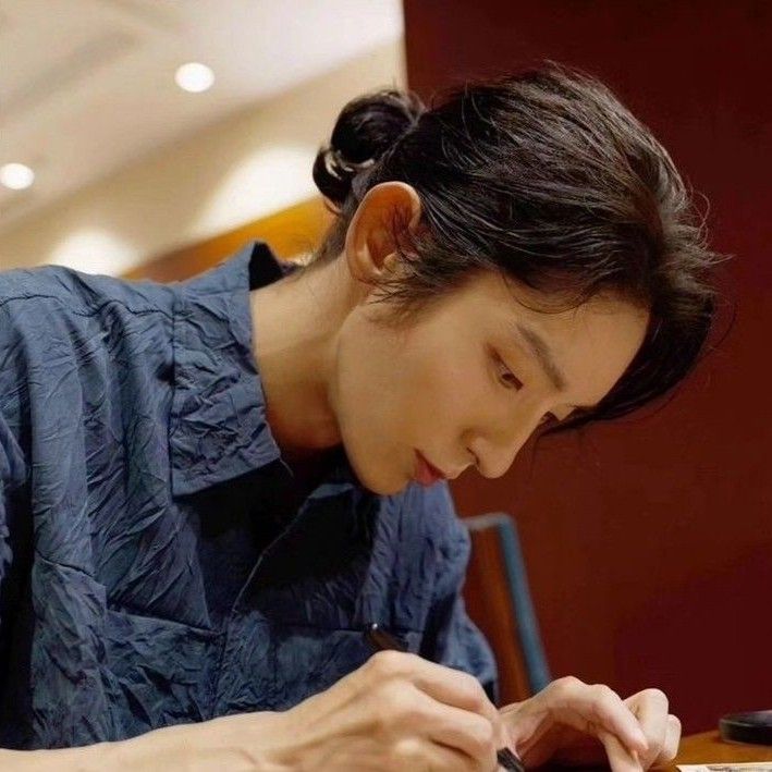 Behind-the-scenes cut of Lee Joongi