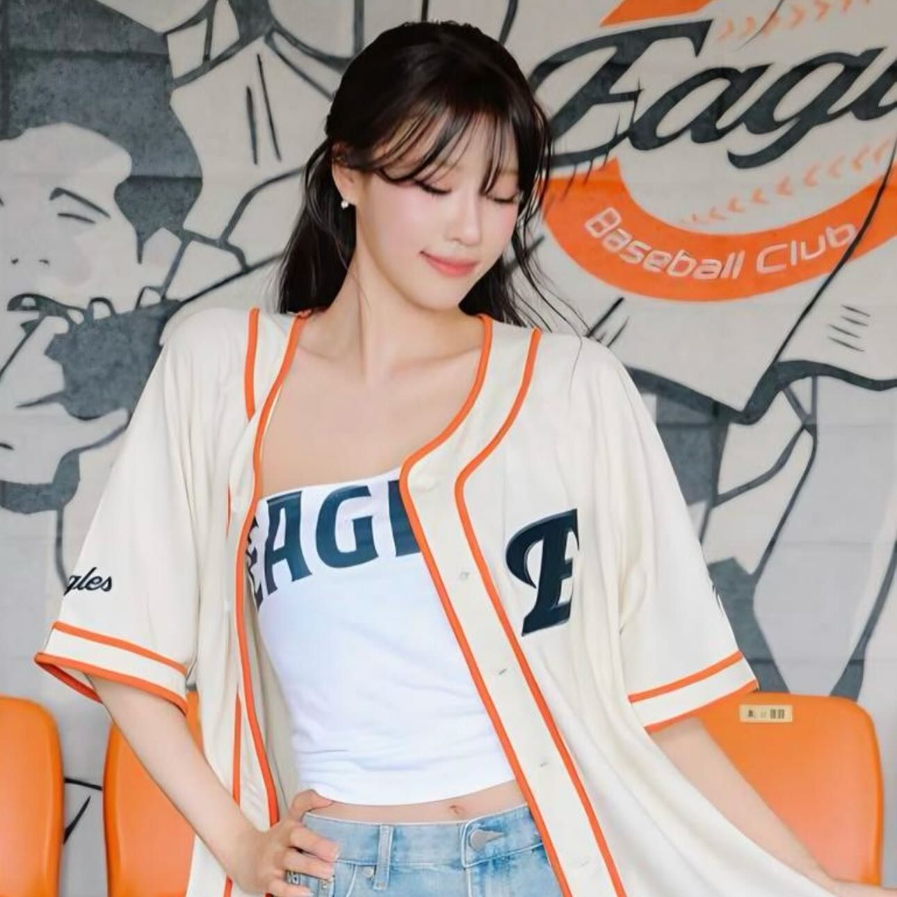 Behind-the-scenes cut of Lee Mijoo