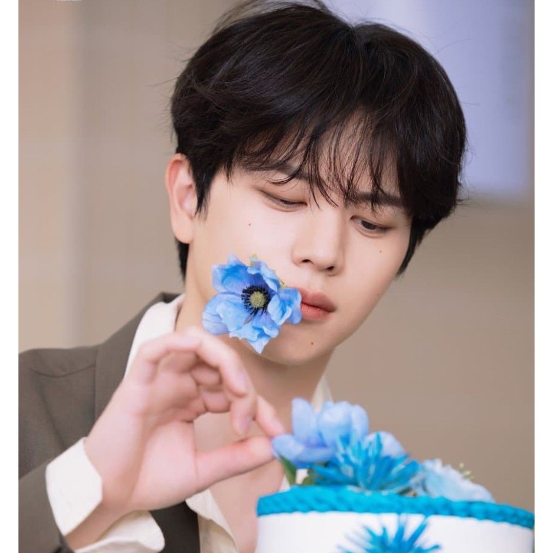 Recent activity shot of Yook Sungjae